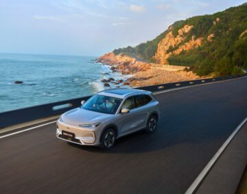 Geely Perbarui Software EX5 di Indonesia, Tambahkan Apple CarPlay dan Kontrol Volume untuk AVAS Low Speed Alert